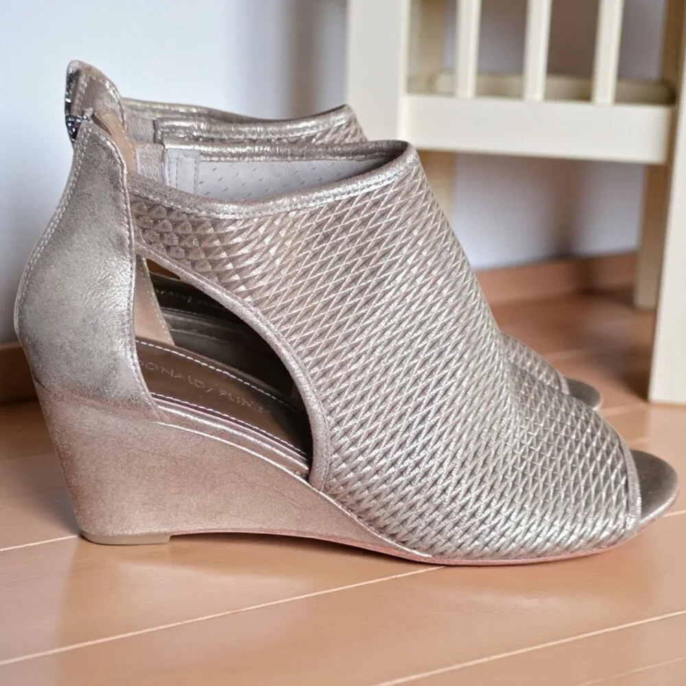 Donald J. Pliner these wedges